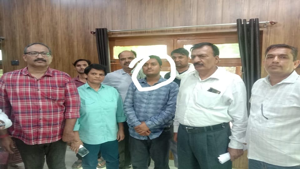 Moradabad News JE of electricity department arrested for taking bribe of 15 thousand