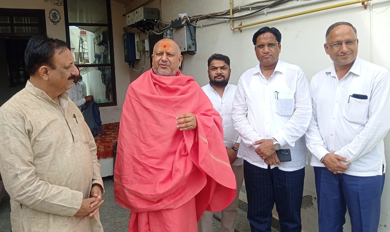 Government should convert madrasas into schools: Swami Yatindranand Giri