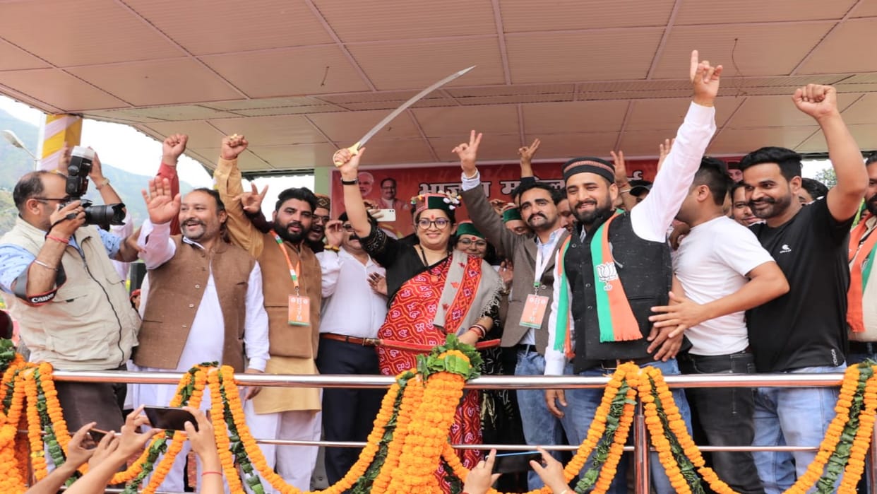 Union Minister Smriti Irani said in Rampur Congress shows dreams but does not fulfill them