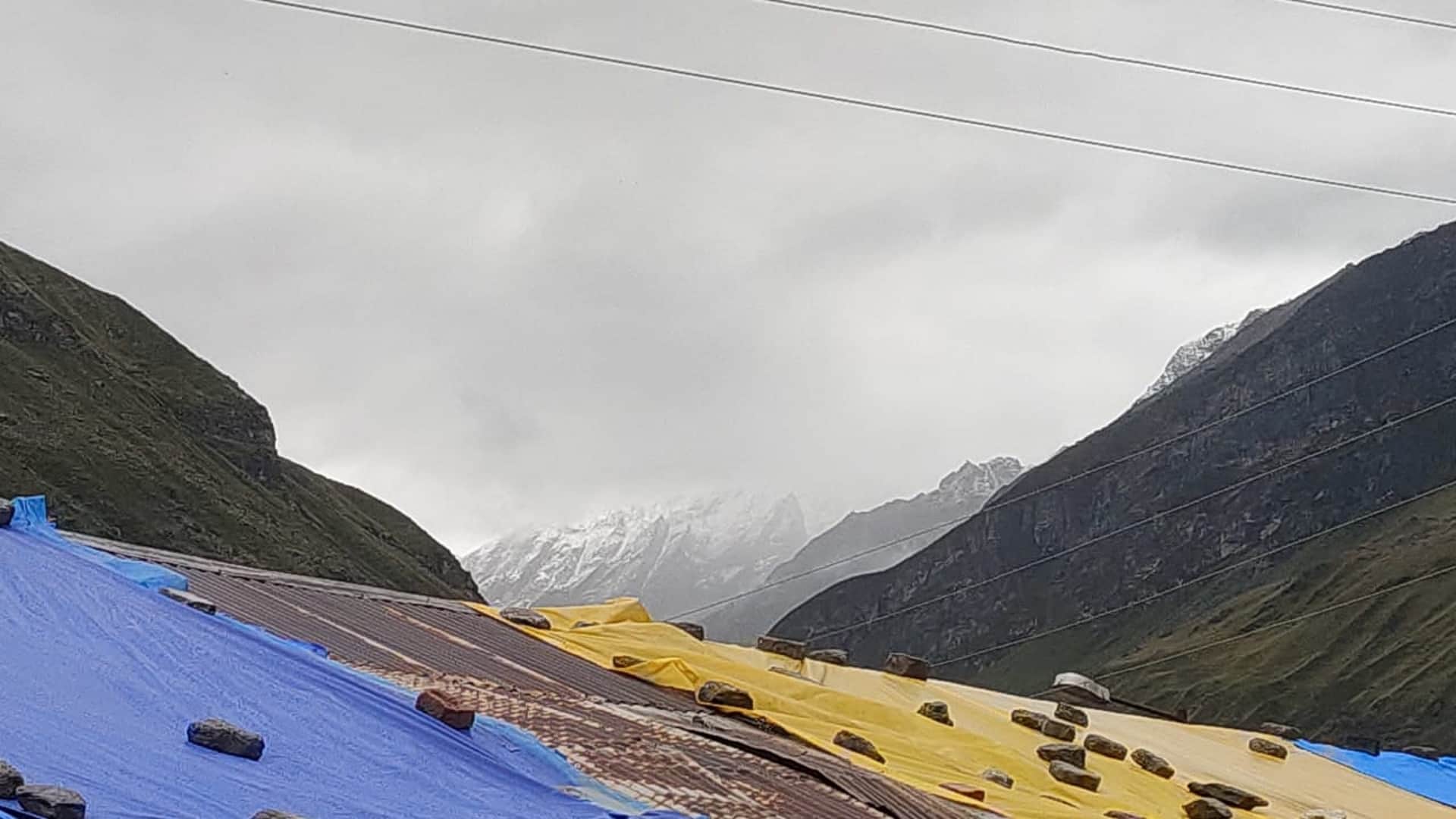 Season’s First Snowfall in Uttarakhand 2022 Snowfall on the peaks of Badrinath Dham-Hemkund Sahib See Photos