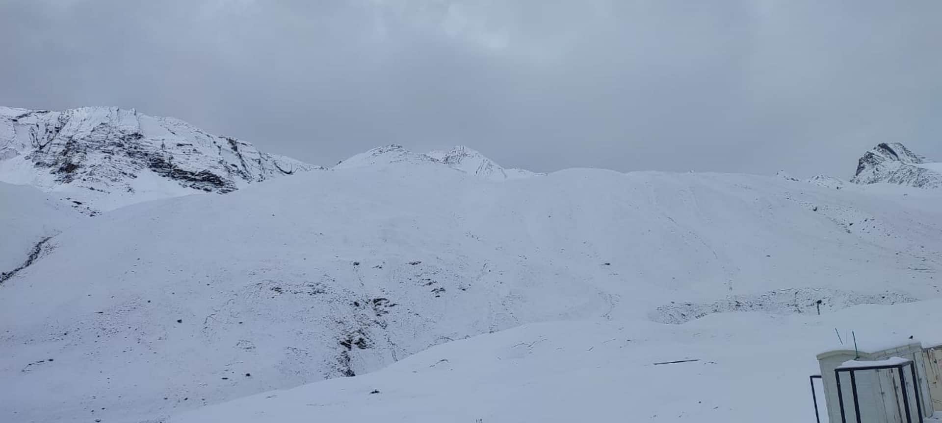 Season’s First Snowfall in Uttarakhand 2022 Snowfall on the peaks of Badrinath Dham-Hemkund Sahib See Photos