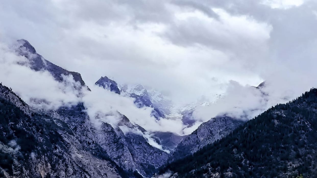 Himachal Weather update, Snowfall on the high peaks of Kinnaur, drizzle in Shimla