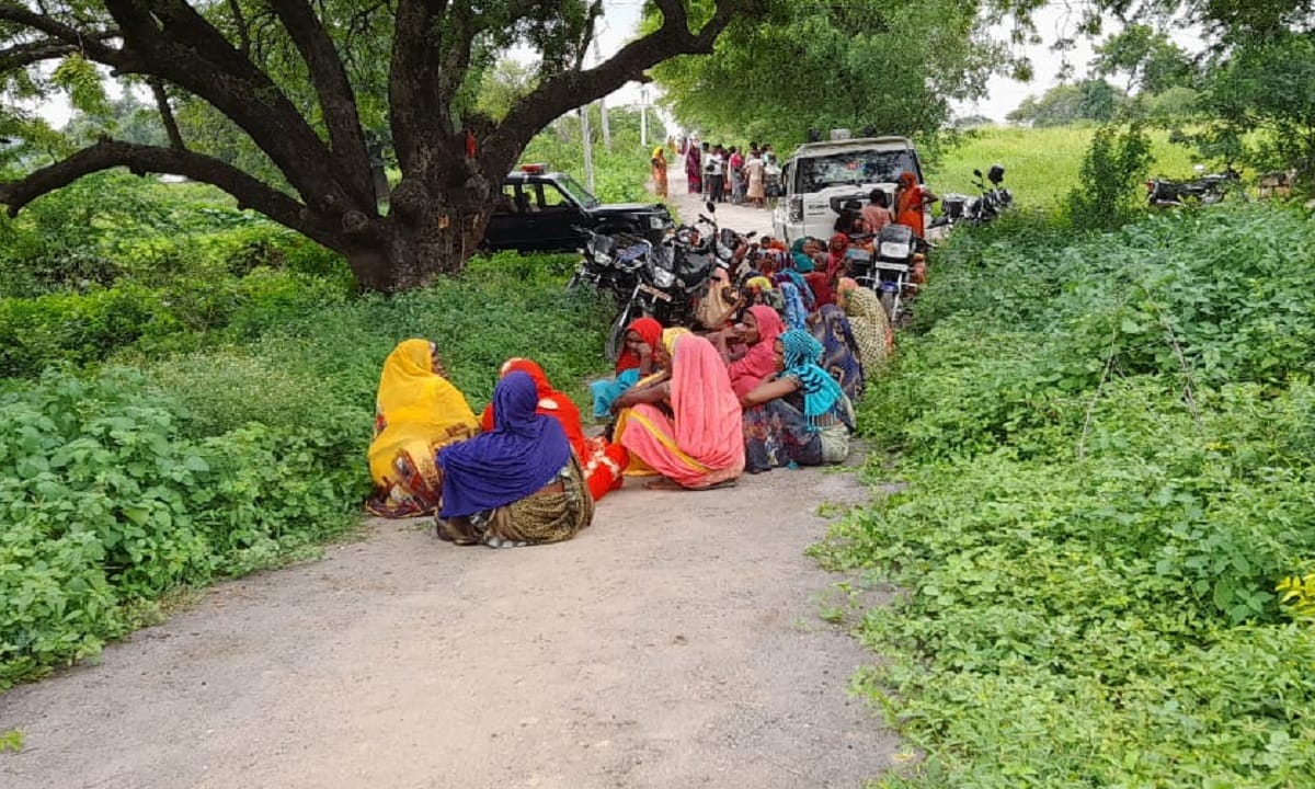 Two youths  died due to lightning in sonbhadra dead bodies lying in forest all night