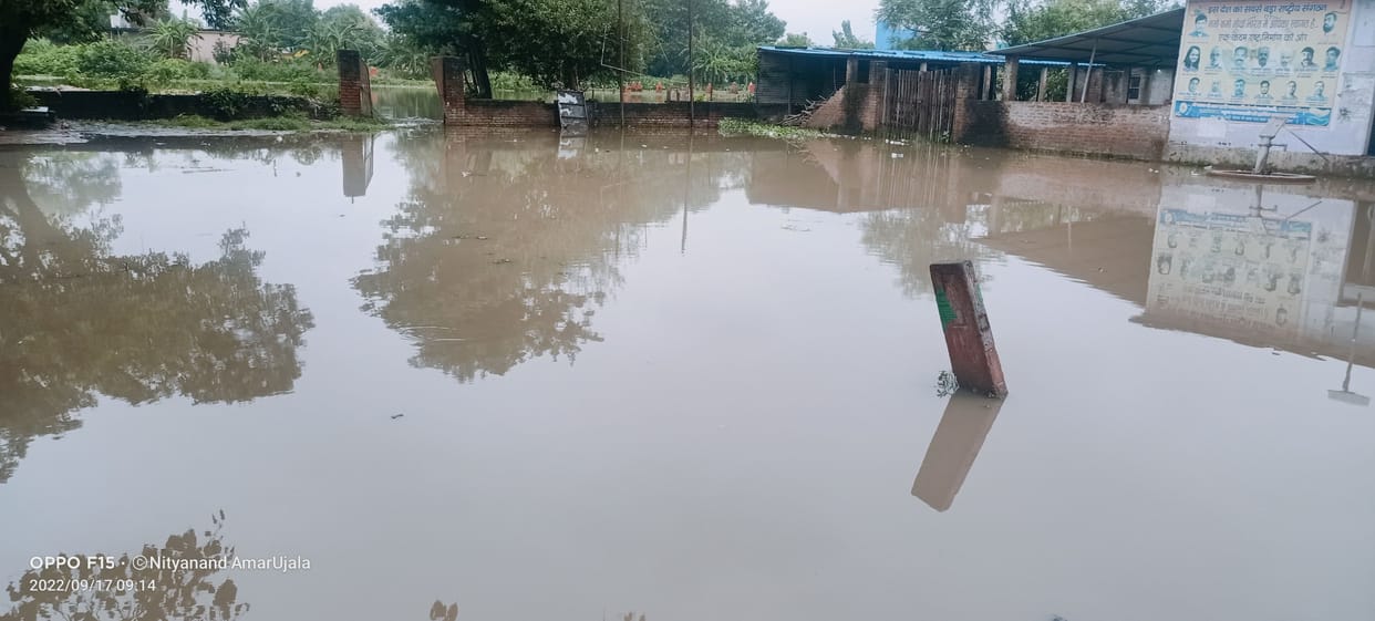 Waterlogging in main roads and markets due to rain