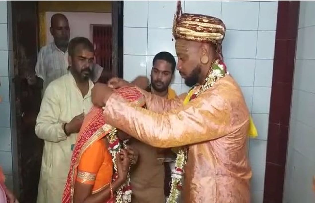 American bride and groom in Hindustani colors Muslim couple got married in varanasi Hindu customs