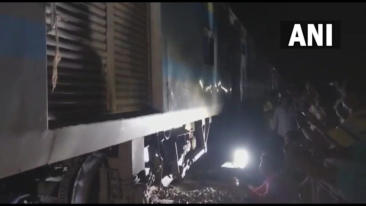 Howrah-Bhubaneswar Jan Shatabdi Express derailed Bhadrak Station Yard after hitting a bull South Western Rail