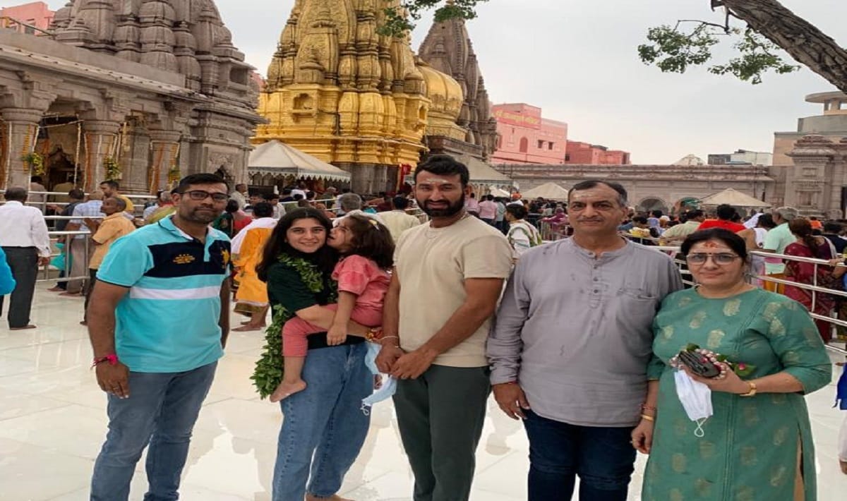 Cheteshwar Pujara varanasi visit with family worship in kashi vishwanath temple see photos