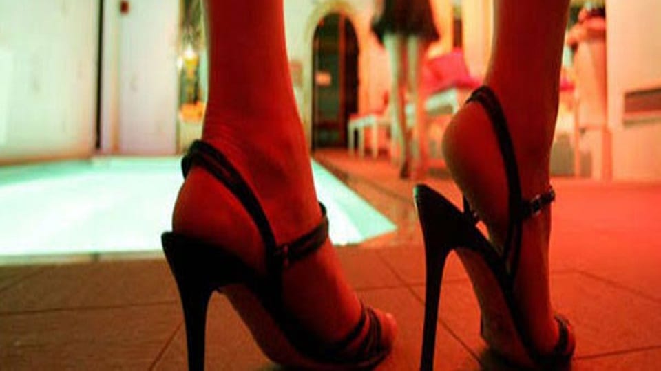 police raided spa center and exposed prostitution rackets in agra