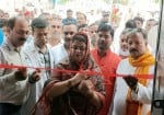 सदर ब्लाक परिसर में फीता काटकर स्वास्थ्य मेले का उद्घाटन करतीं राज्यसभा सांसद दर्शना सिंह।