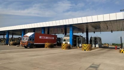 Toll-Tax Hike: दिल्ली-कोलकाता हाईवे पर सफर होगा महंगा, एक अप्रैल से ज्यादा लगेगा टोल टैक्स डाफी में बना नया टोल प्लाजा