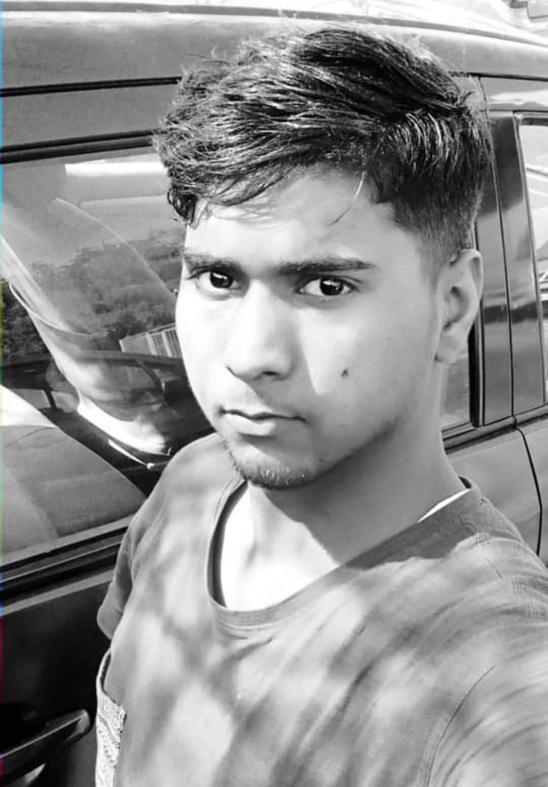 e rikshwa driver died by current