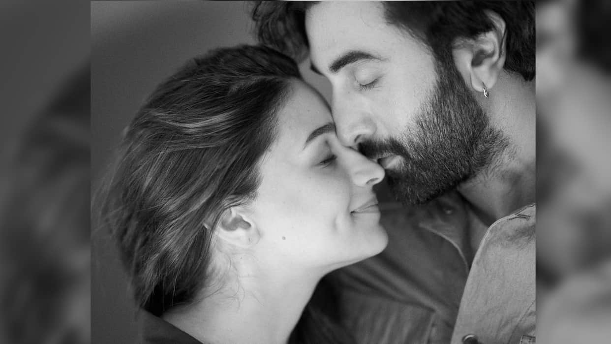 alia bhatt got discharged from hospital after giving birth ranbir did not pose in front of media know why