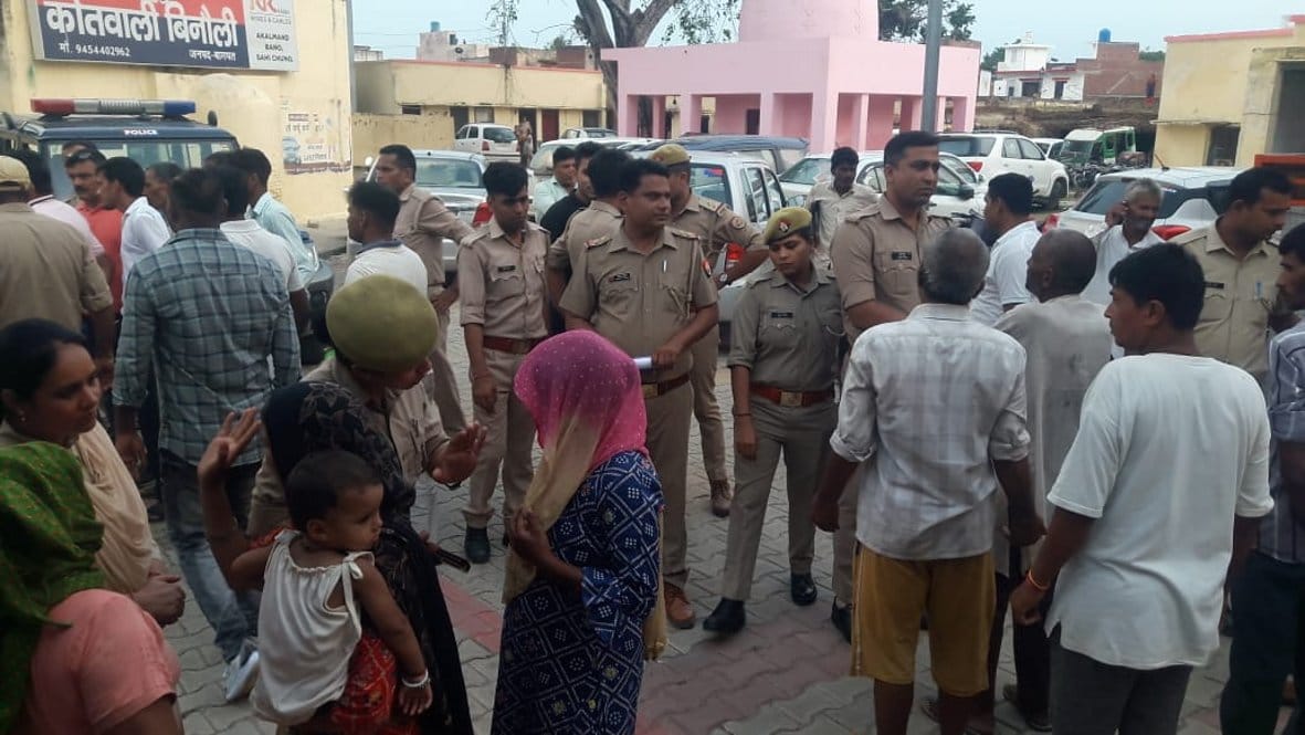 The soldier slapped the young man, the inspector line appeared on indecency