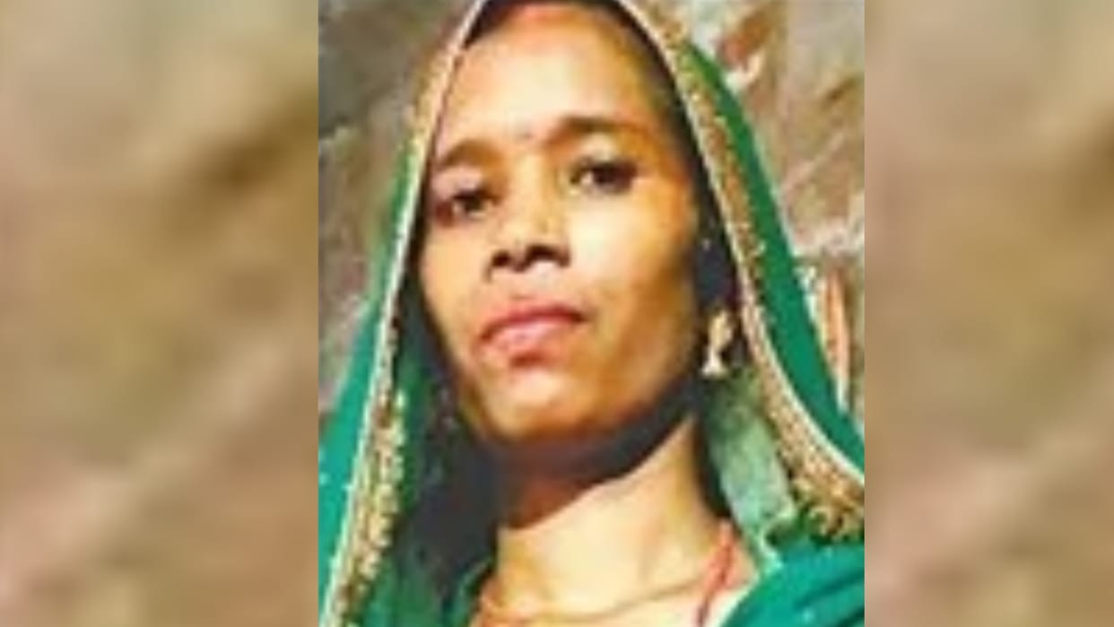 Waiting for justice holding deadbody of duaghter at home for two days