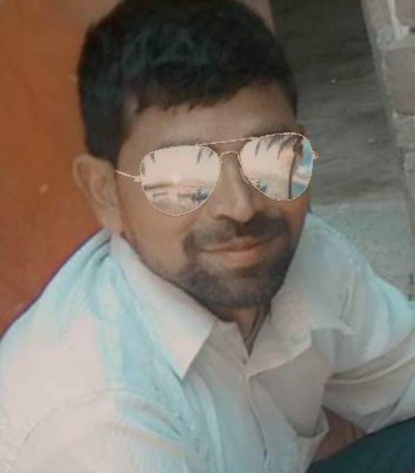 Lineman dies due to current, family jammed