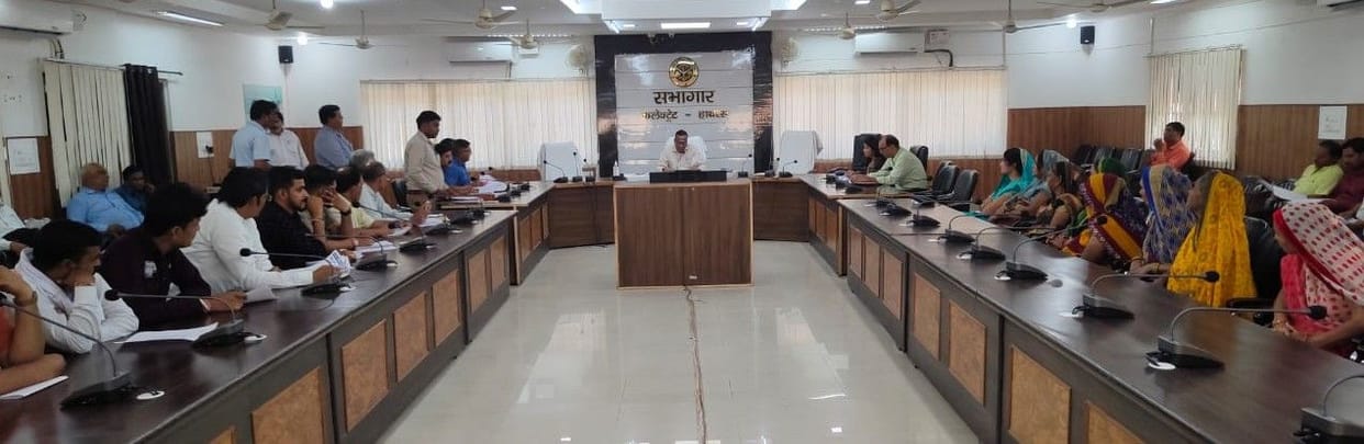 Hathras: Get the polling stations repaired before the civic elections
