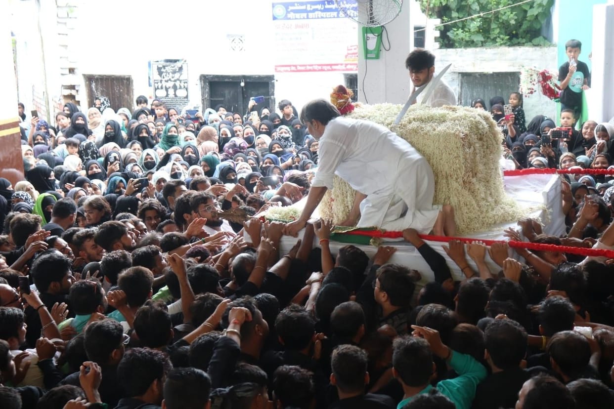 The historic Chehlum of Shiraje Hind concluded in a gloomy atmosphere