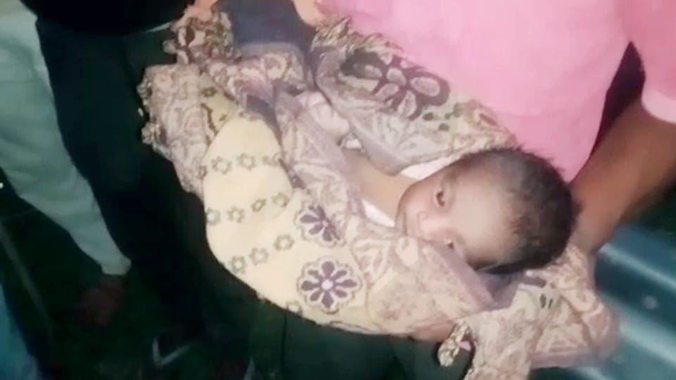 Chhatarpur: Newborn found in bushes, passersby reached hospital after hearing cry