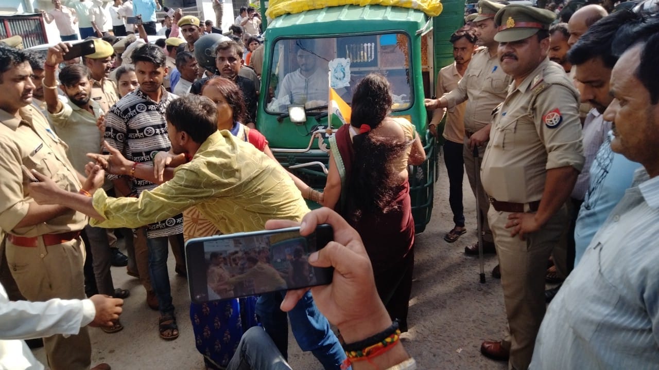 Ruckus over the death of three laborers after falling in a soaking tank in Kanpur