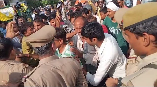 Ruckus over the death of three laborers after falling in a soaking tank in Kanpur