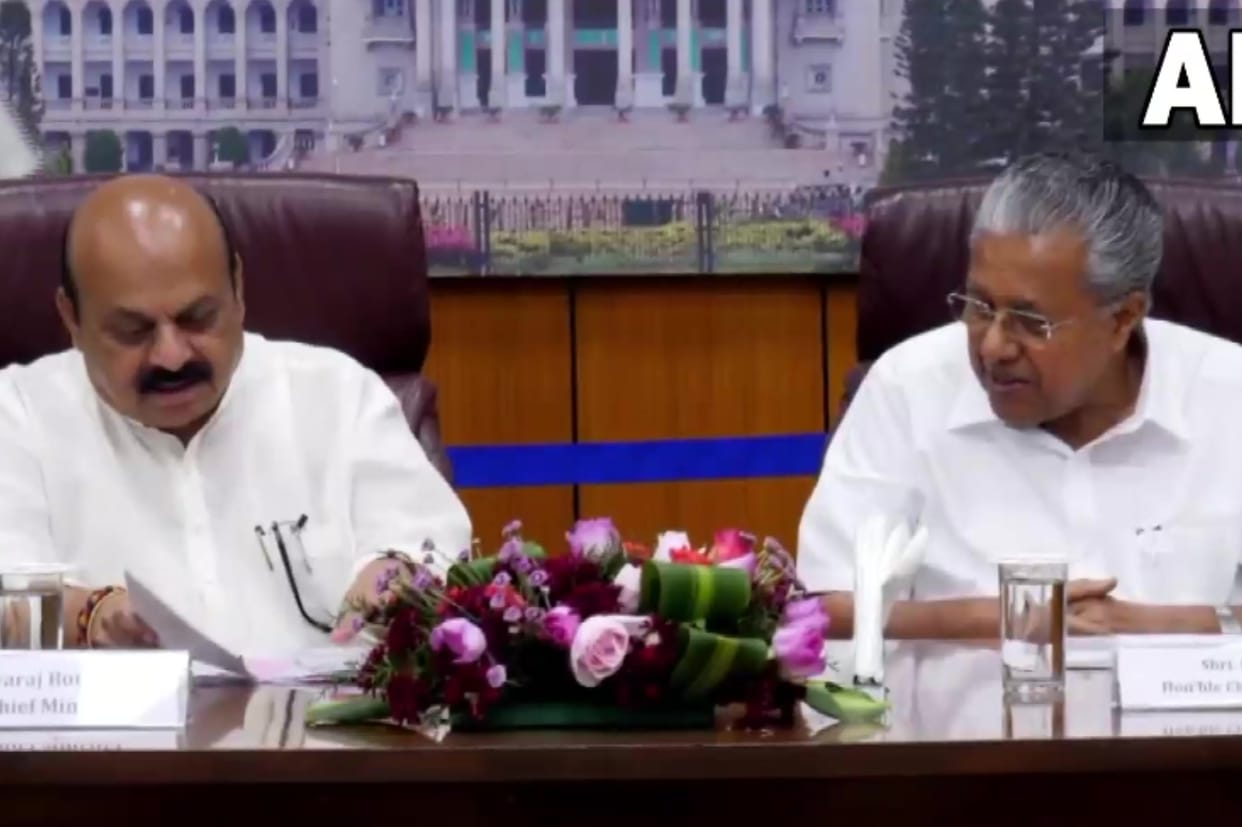 Kerala Chief Minister Pinarayi Vijayan and Karnataka cm Basavaraj Bommai meets discusses border development