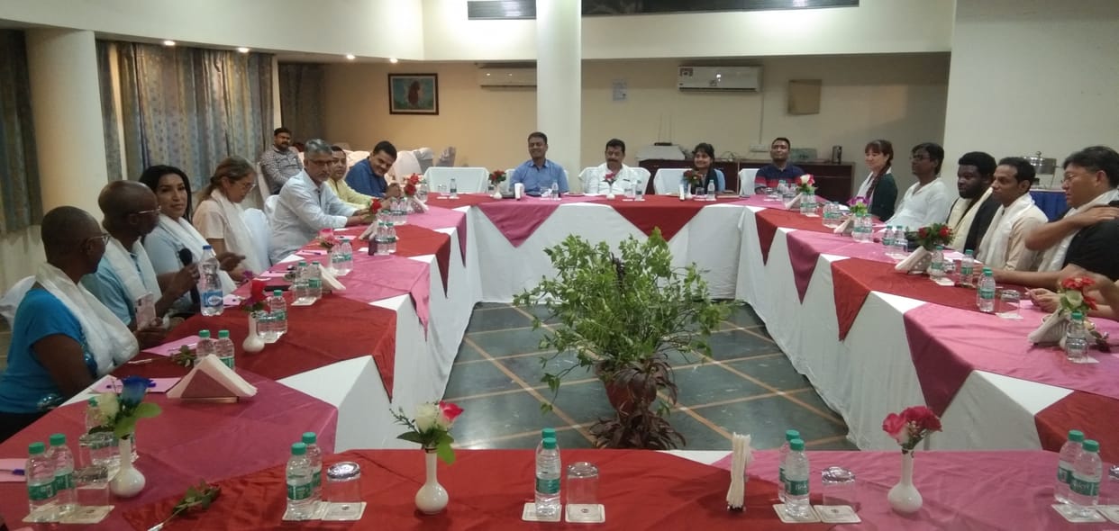 Brainstorming on investment in tourism development between 14 investors from three countries