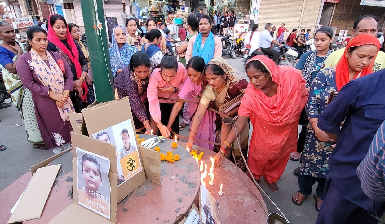 Tribute paid by taking out candle march