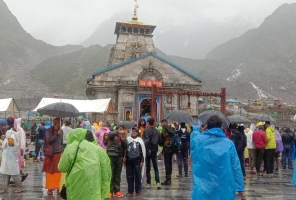 Uttarakhand weather Update Today: season first Snowfall on kedarnath and Yamunotri Hill
