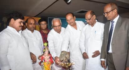 कान्क्लेव का शुभारंभ करते पूर्व न्यायाधीश रविंद्र सिंह, वीरेंद्र सिंह और पूर्व मंत्री डीपी यादव