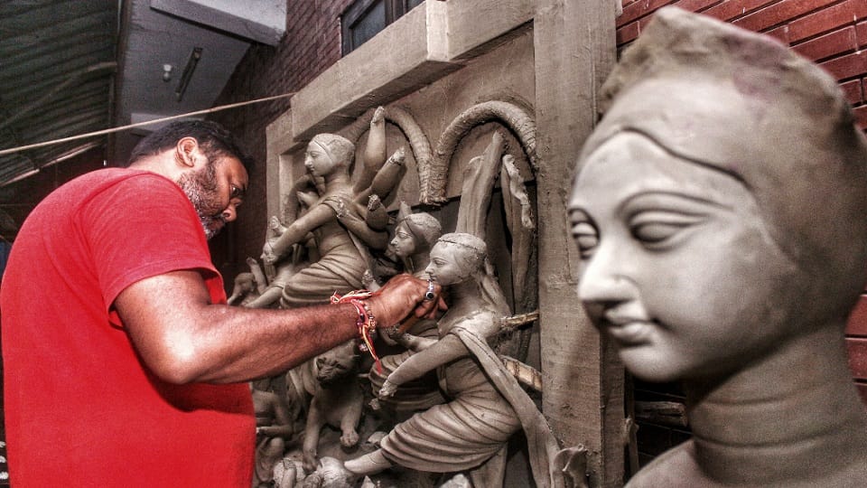 Maa Durga pandal in Chittaranjan Park will be decorated with clothes stitched by Islam Ansari