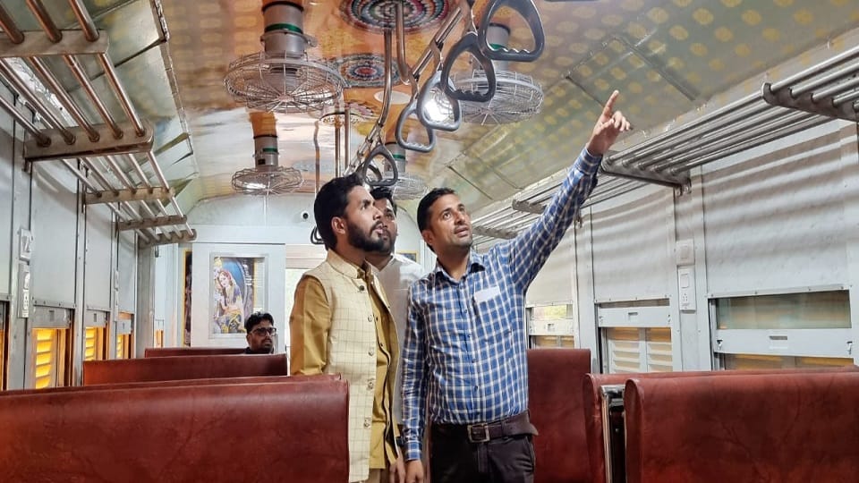 rail bus trail Travel Mathura to Vrindavan with Thakurji Bhajans