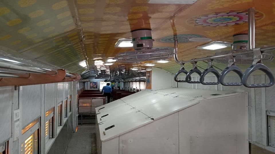 rail bus trail Travel Mathura to Vrindavan with Thakurji Bhajans