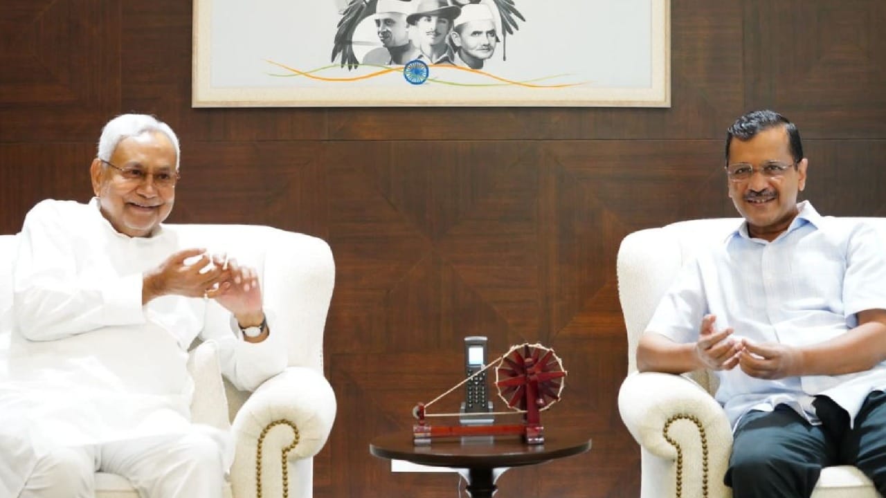 नीतीश कुमार-अरविंद केजरीवाल