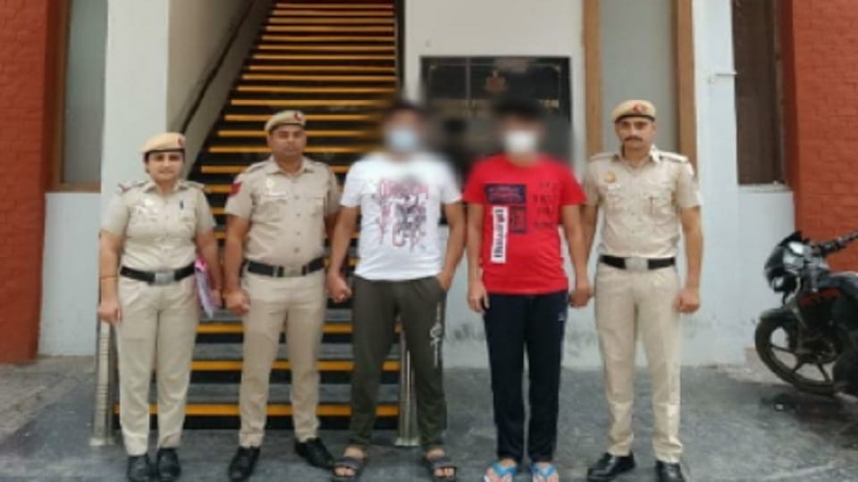 Cyber cell police in Delhi caught fraud gang in name of making gigolos