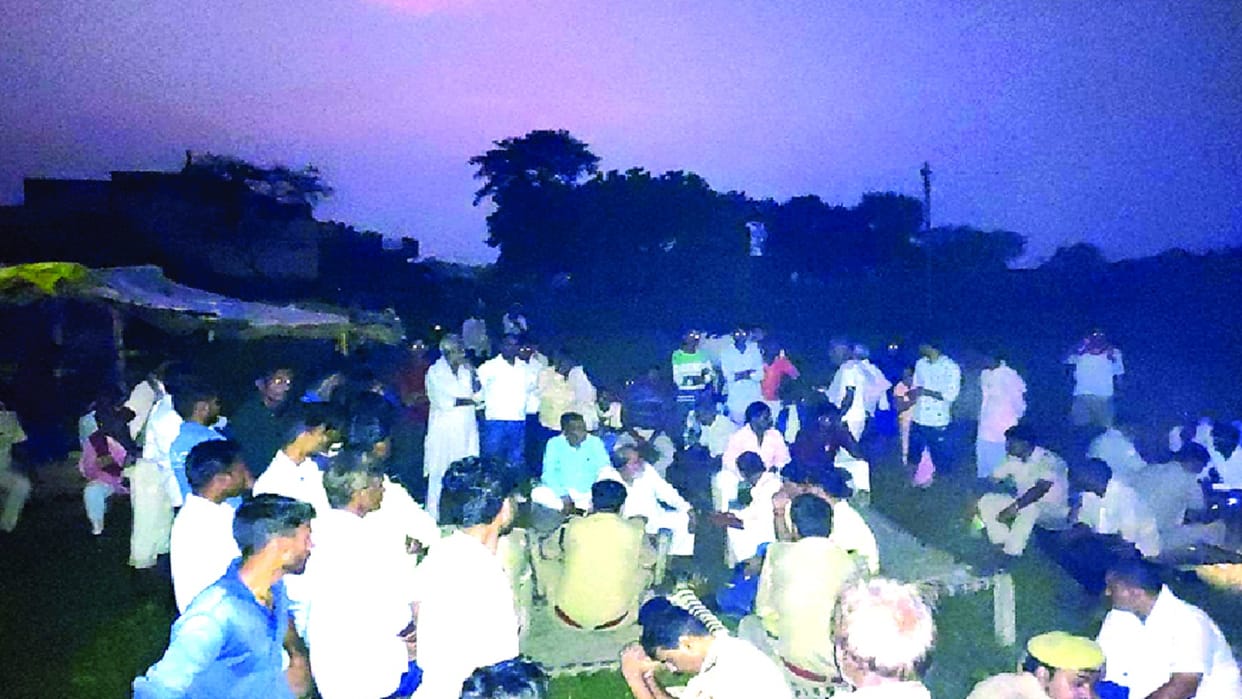 woman weeding in the field died due to electrocution
