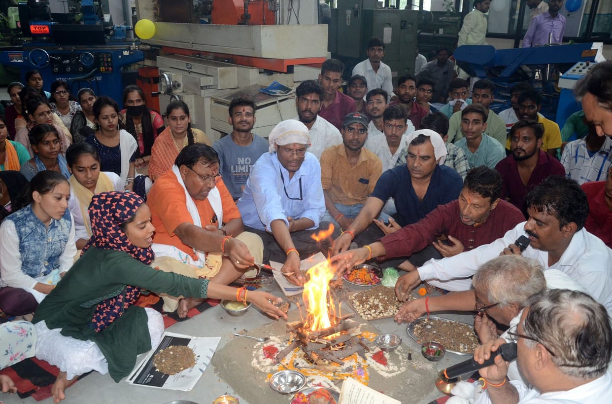 Businessmen respected in Lucknow, Havan Yagya in the city