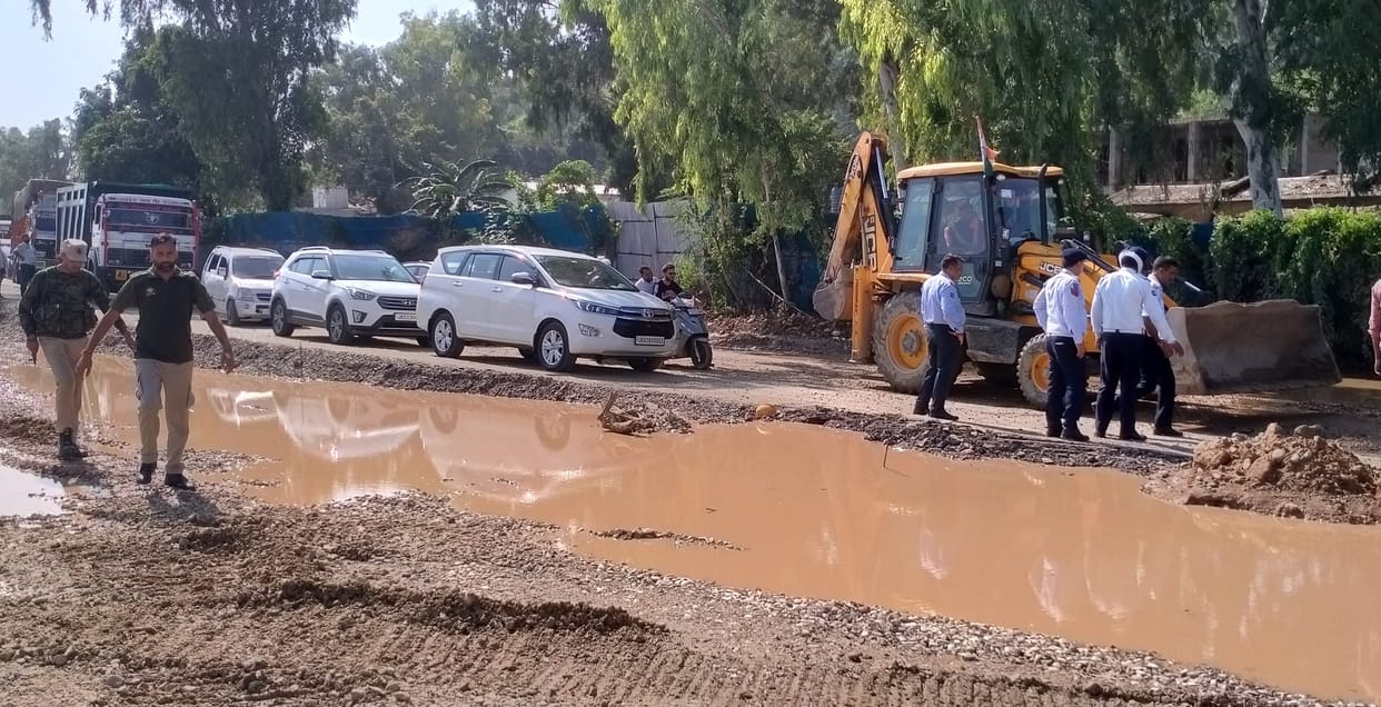 Jammu Pathankot highway closed for one hour due to rain in samba