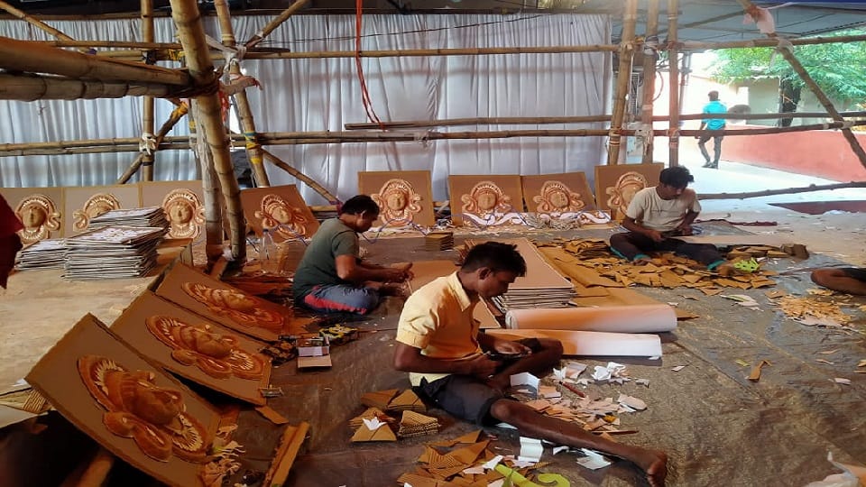 Maa Durga pandal in Chittaranjan Park will be decorated with clothes stitched by Islam Ansari