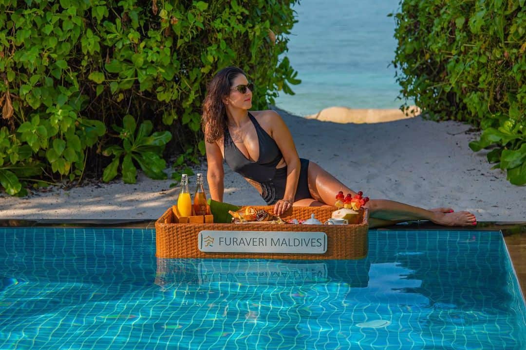 sunny leone latest photos in black monokini went viral on internet