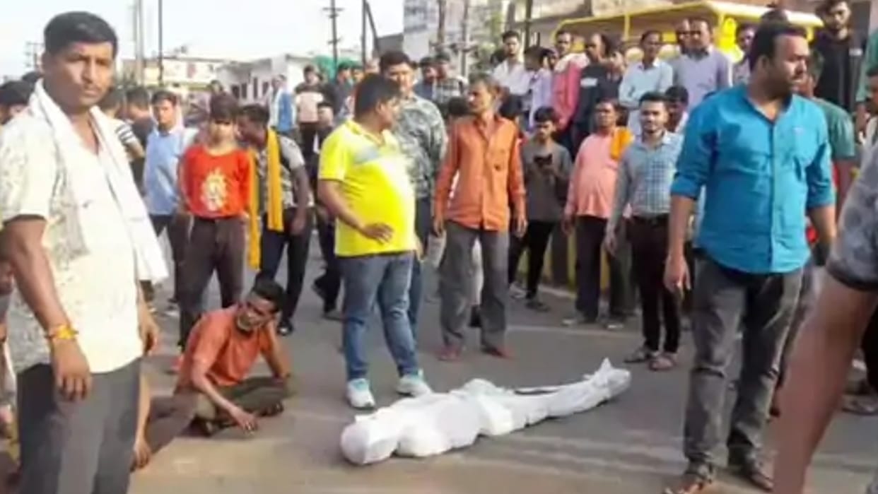 Liquor contractor was beaten to death in Gwalior, the accused kept kicking the dead body
