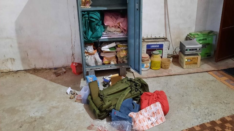 Thieves stole cash by breaking the locks of the broker shop in mainpuri