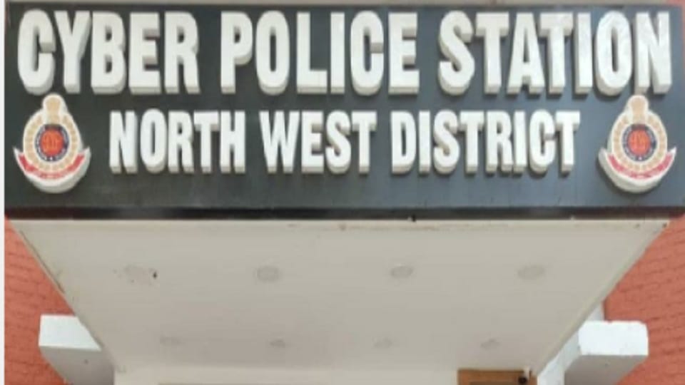 Cyber cell police in Delhi caught fraud gang in name of making gigolos