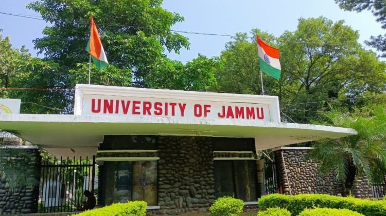 Jammu University:सुधार के साथ जम्मू विश्वविद्यालय को द वीक न्यूज मैगजीन