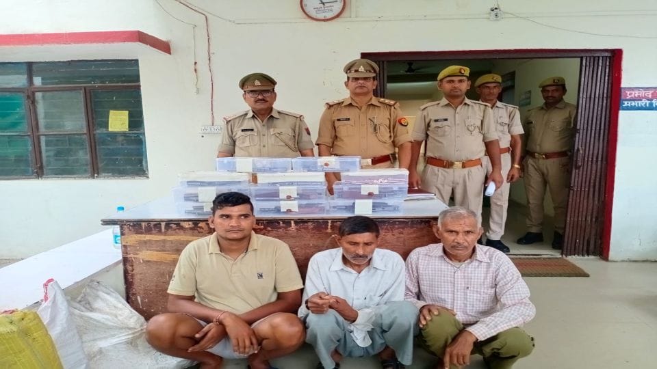 Three accused including father-son making illegal arms arrested in mathura