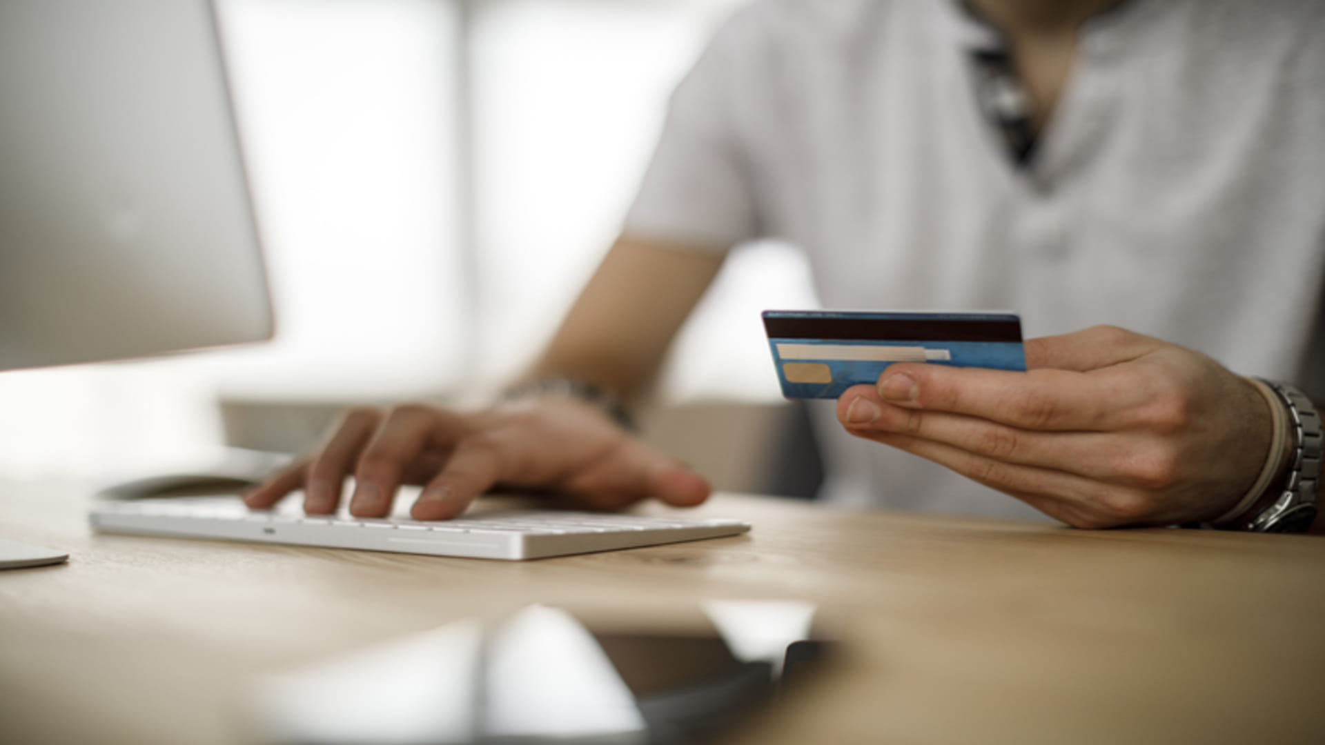 Cyber Security Tips: Never Do These Mistakes During Online Sale Otherwise You will face Big loss