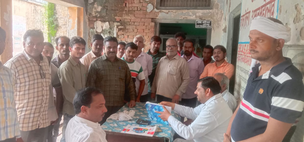 Farmers created ruckus over non-availability of fertilizers