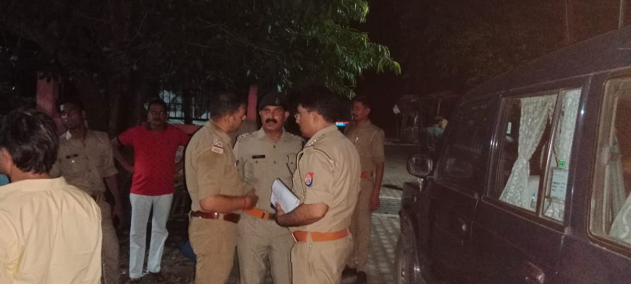 Hardoi, Shot a bank friend and looted Rs 1.35 lakh