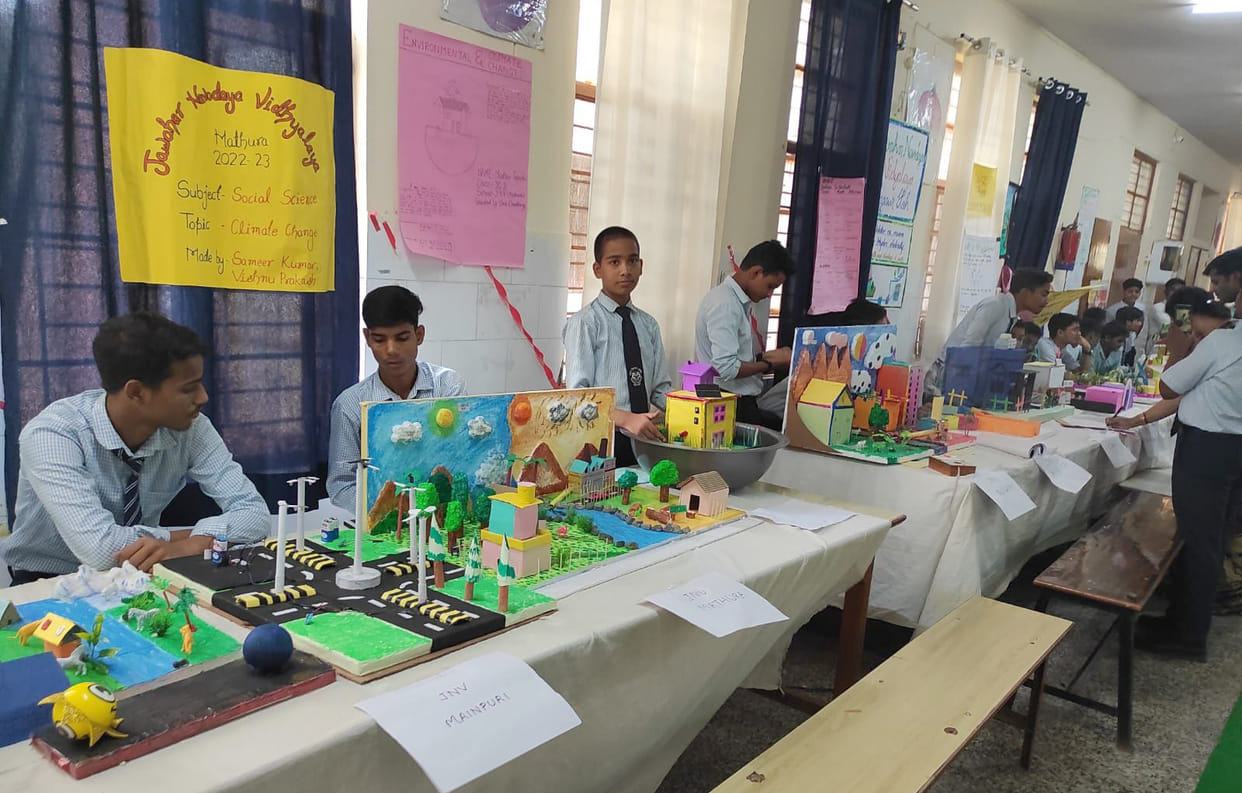 Students of 13 districts showed models of science
