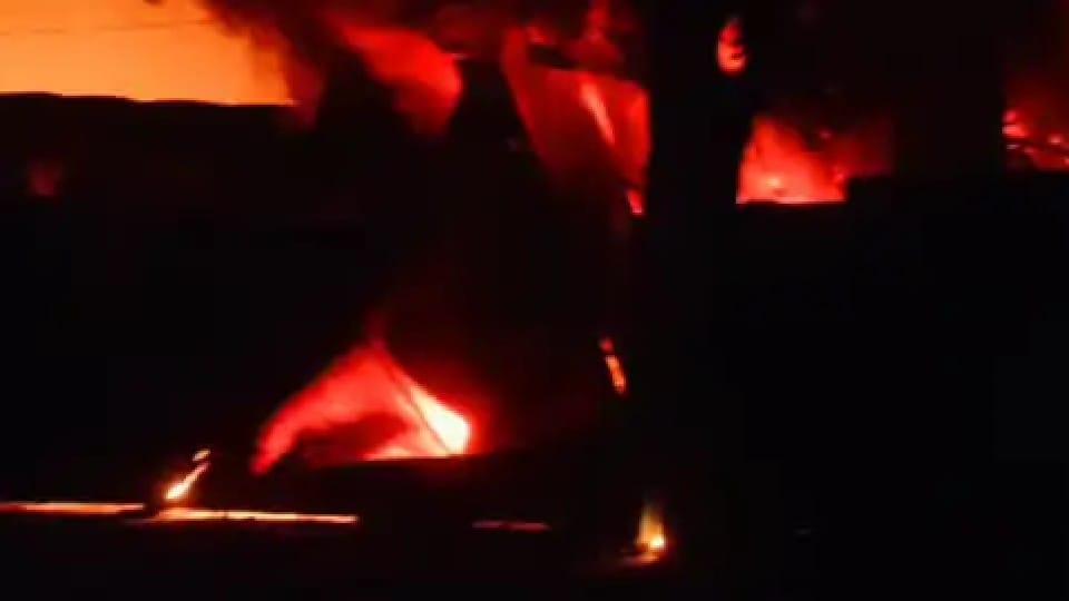 Indore: Four shops destroyed by fire in GNT market, extinguished after seven hours of effort