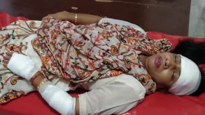 लूट के बाद घायल महिला